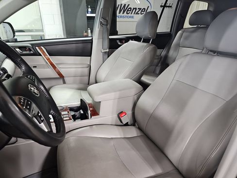 Used 2013 Toyota Highlander Limited AWD/4WD image 21