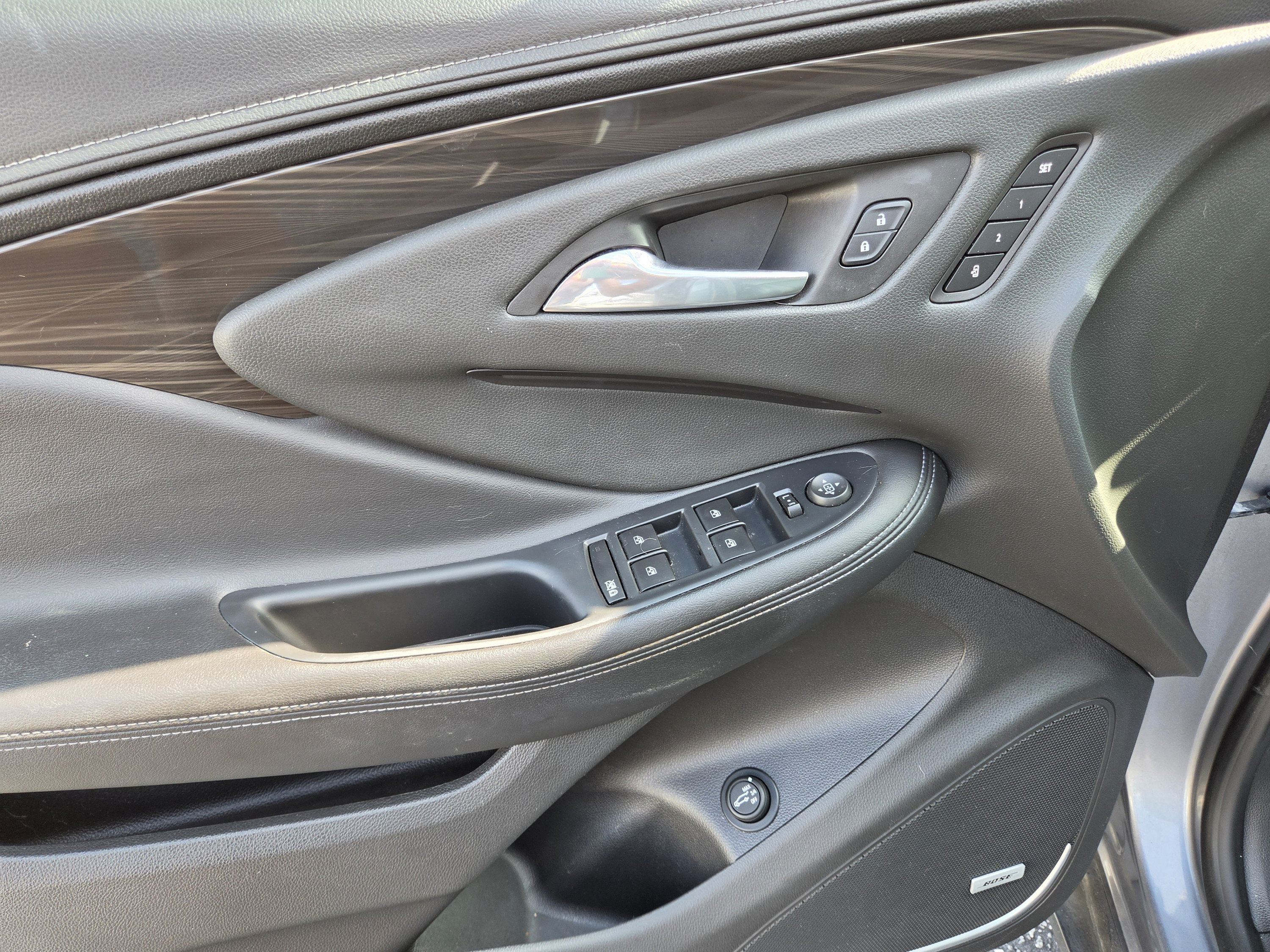 Used 2020 Buick Envision Premium AWD/4WD image 9