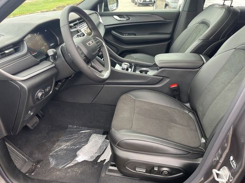 New 2025 Jeep Grand Cherokee Altitude image 19