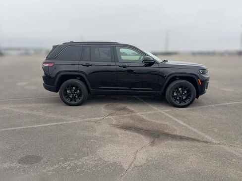 New 2026 Jeep Grand Cherokee Altitude image 14