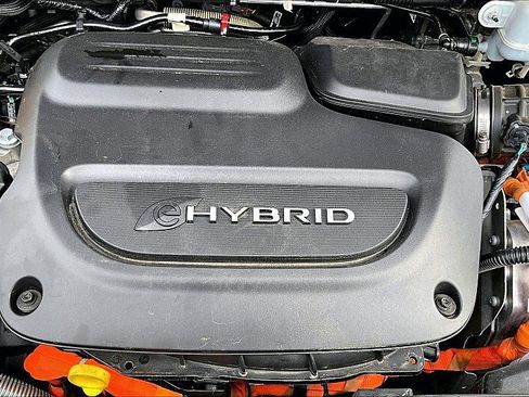 Used 2022 Chrysler Pacifica Touring-L w/ Uconnect Theater Family Group image 34