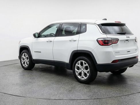 Used 2025 Jeep Compass Latitude image 6