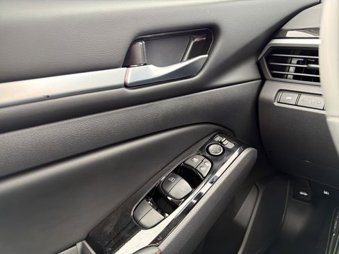 New 2025 Nissan Altima 2.5 SR w/ SR Premium Package image 23