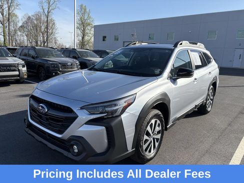 Used 2025 Subaru Outback Premium AWD/4WD image 3