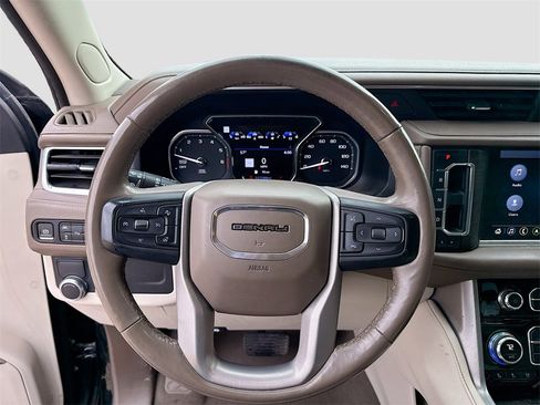 Used 2021 GMC Yukon Denali w/ Denali Premium Package image 14