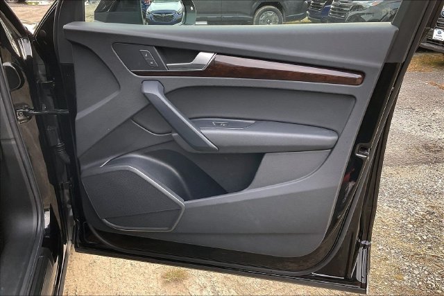 Used 2019 Audi Q5 2.0T Premium w/ Convenience Package AWD/4WD image 24