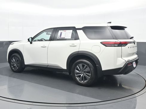 Used 2024 Nissan Pathfinder S AWD/4WD image 4