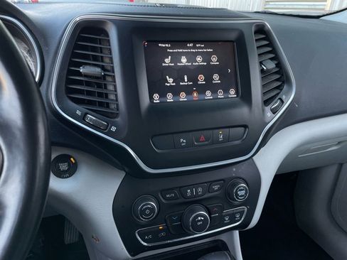 Used 2021 Jeep Cherokee Latitude Plus image 17