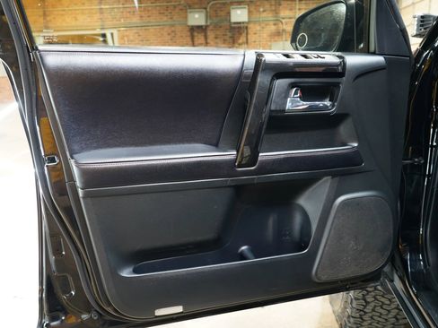 Used 2017 Toyota 4Runner TRD Off-Road image 34