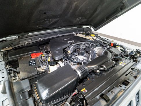 Used 2021 Jeep Gladiator Sport AWD/4WD image 32