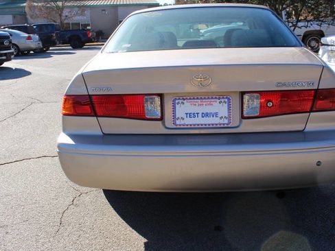 Used 2000 Toyota Camry LE image 10