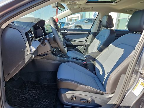 New 2025 Volkswagen Jetta SE image 9