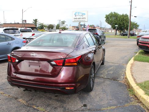 Used 2024 Nissan Altima 2.5 SV FWD image 4