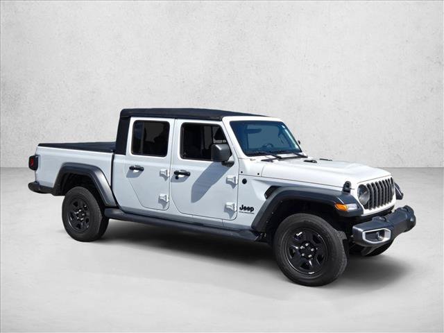 Used 2025 Jeep Gladiator Sport AWD/4WD image 3