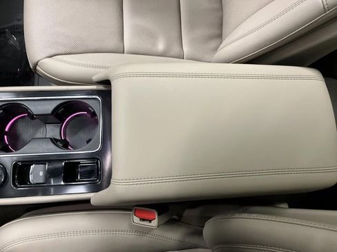 Used 2022 Lincoln Corsair AWD w/ Premium Package image 23