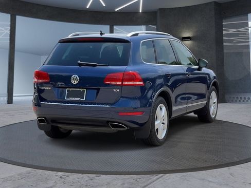 Used 2012 Volkswagen Touareg TDI AWD/4WD image 4