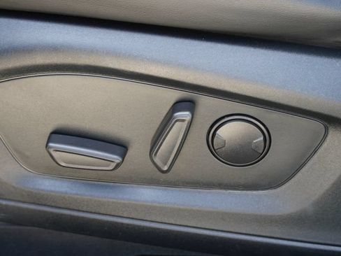 Used 2022 Ford Explorer XLT w/ Equipment Group 202A RWD image 20