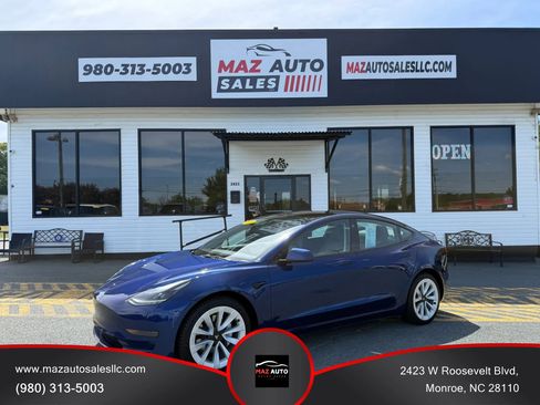 Used 2023 Tesla Model 3 Standard Range RWD image 1
