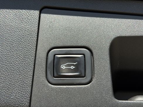 Certified 2022 Cadillac XT4 Premium Luxury w/ Enhanced Visibility Package image 11