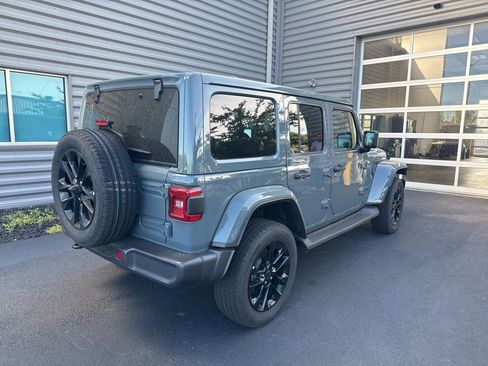 Used 2025 Jeep Wrangler Unlimited Sahara AWD/4WD image 3