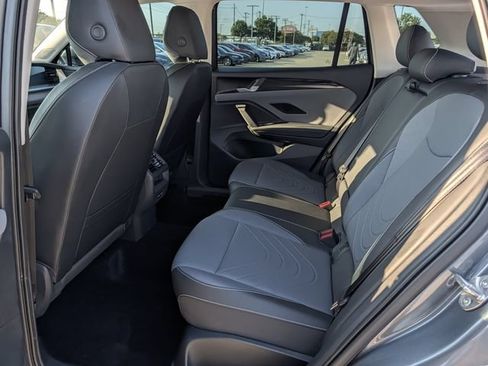 Used 2025 Volkswagen Tiguan SE FWD image 26