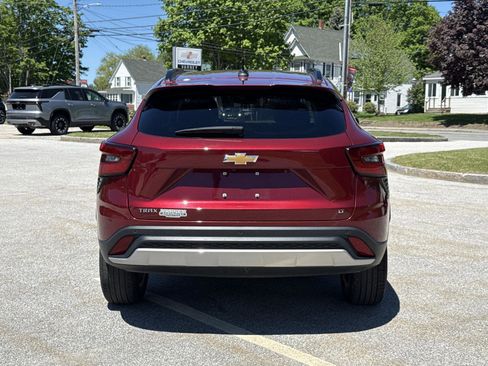 Used 2024 Chevrolet Trax LT w/ Driver Confidence Package FWD image 9