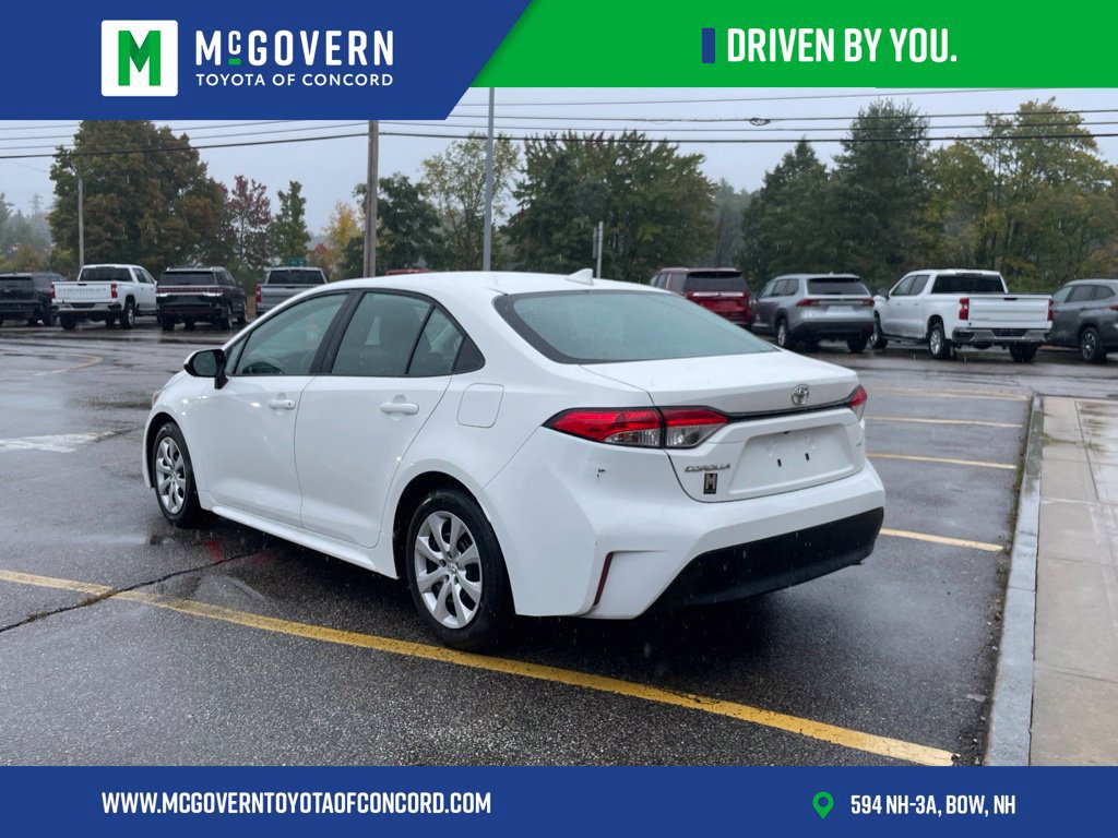 Used 2025 Toyota Corolla LE FWD image 3