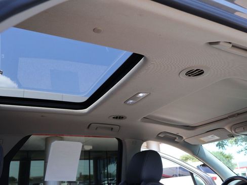 Used 2020 Buick Enclave Premium w/ Sun and Sites Package FWD image 20