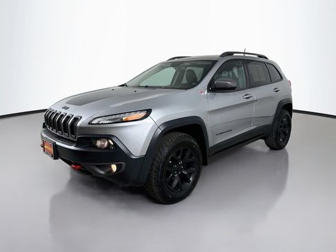 Used 2016 Jeep Cherokee Trailhawk w/ Leather Interior Group AWD/4WD image 3