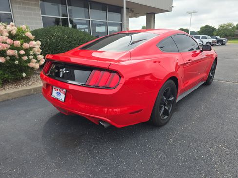 Used 2017 Ford Mustang Coupe RWD image 2