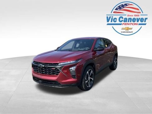 Used 2025 Chevrolet Trax RS w/ Driver Confidence Package FWD image 1