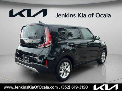 Certified 2025 Kia Soul LX w/ LX Technology Package FWD image 3