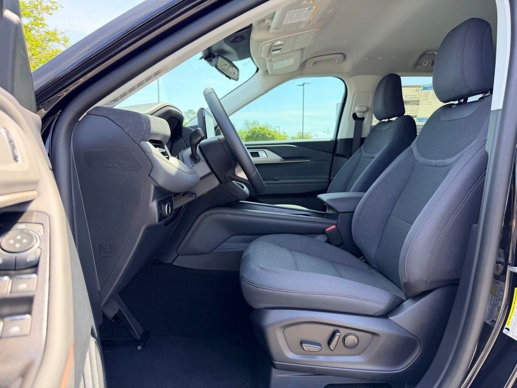 New 2026 Ford Explorer Active RWD image 18