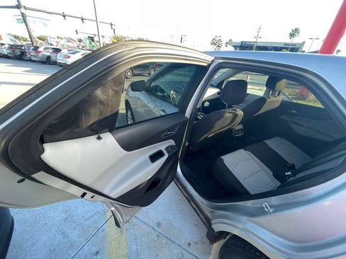 Used 2021 Chevrolet Equinox LS w/ LS Convenience Package FWD image 3
