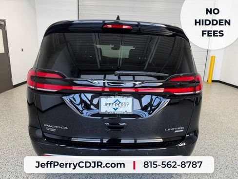 New 2027 Chrysler Pacifica Limited w/ Family Tech Group AWD/4WD image 4