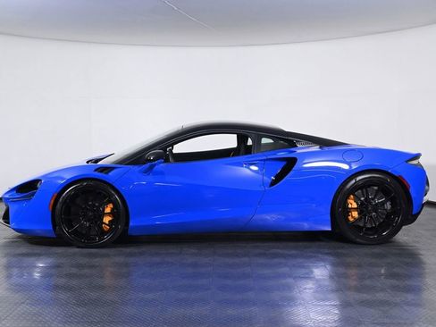 Used 2024 McLaren Artura RWD image 2