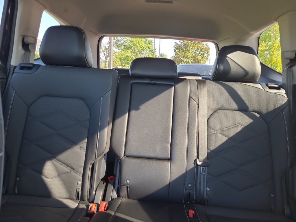 Used 2024 Volkswagen Atlas SE FWD image 33
