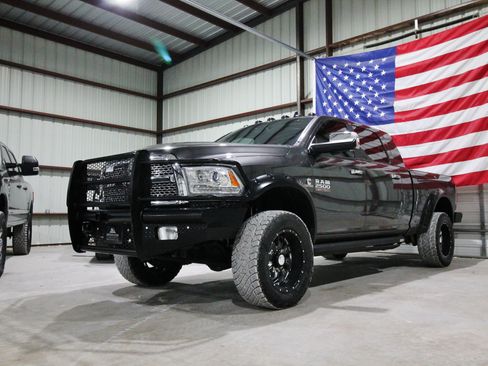 Used 2018 RAM 2500 Laramie w/ Off Road Package AWD/4WD image 3