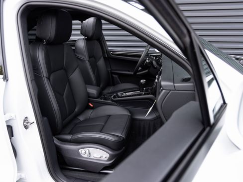 Certified 2026 Porsche Macan image 31