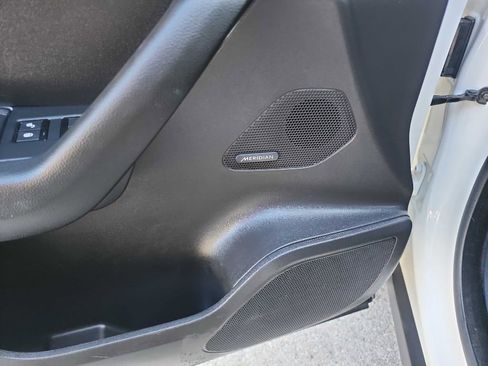 Used 2018 Jaguar F-PACE Premium image 18