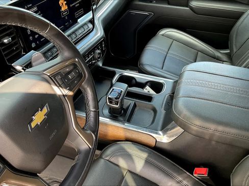 Used 2023 Chevrolet Silverado 1500 High Country w/ High Country Premium Package AWD/4WD image 17