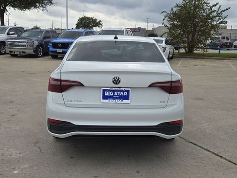 Used 2023 Volkswagen Jetta SE w/ Panoramic Sunroof Package image 5