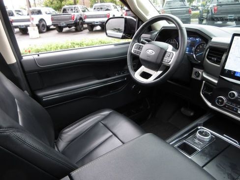 Certified 2023 Ford Expedition XLT image 21