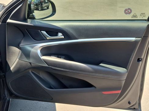 Used 2025 Genesis G70 2.5T RWD image 33