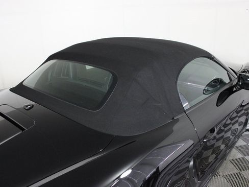 Used 2021 Porsche 718 Boxster image 16