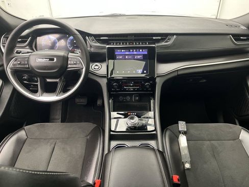 Used 2025 Jeep Grand Cherokee L Altitude AWD/4WD image 17