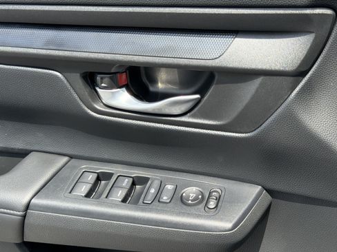 Used 2025 Honda CR-V LX image 16
