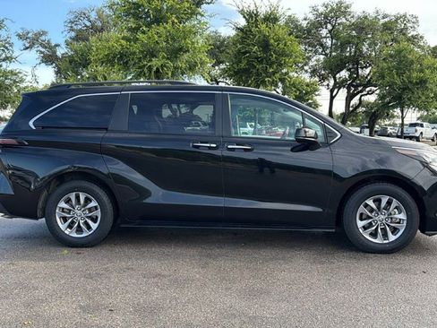 Certified 2024 Toyota Sienna XLE FWD image 4