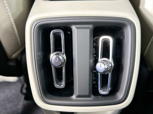 Used 2025 Volvo XC40 B5 Ultra w/ Climate Package AWD/4WD image 23