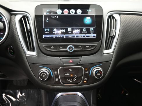 Used 2018 Chevrolet Malibu LT w/ Driver Confidence Package FWD image 15